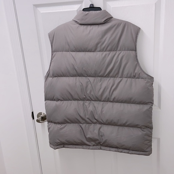 Men’s Lands End XL Light Gray Puffer Vest - Picture 4 of 6